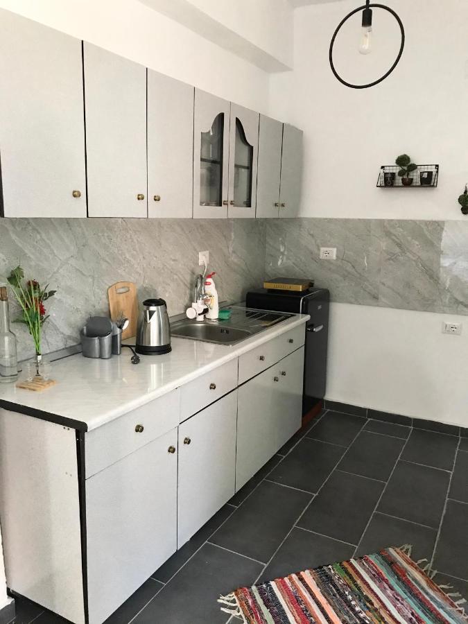 Guesthouse "Shtepia Ime" Përmet Exteriör bild