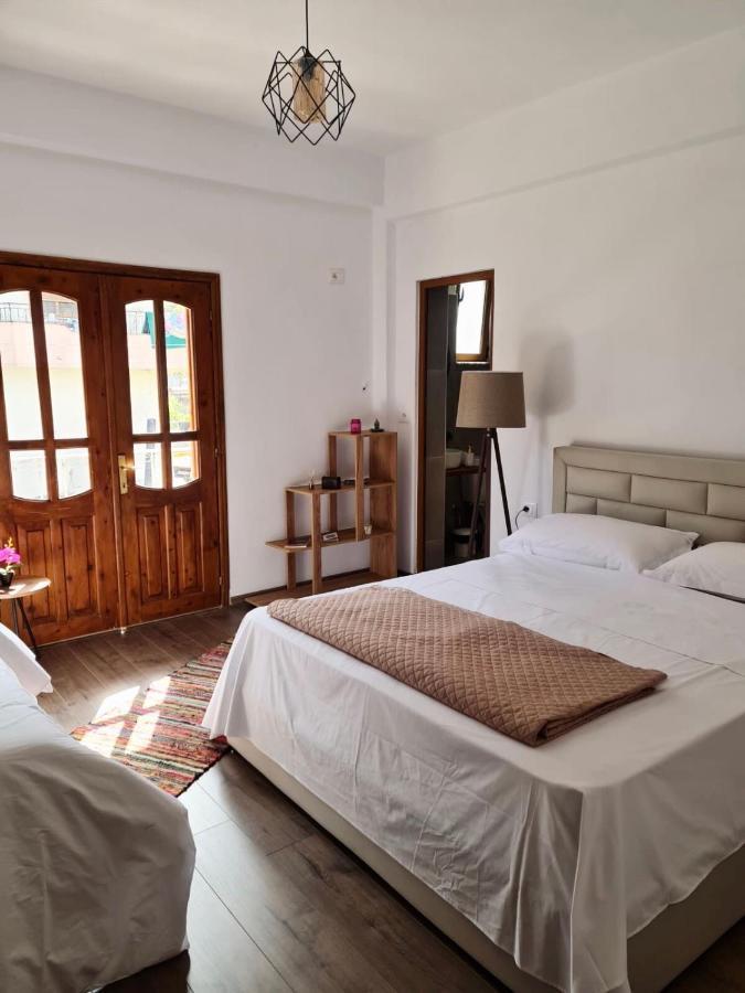Guesthouse "Shtepia Ime" Përmet Exteriör bild