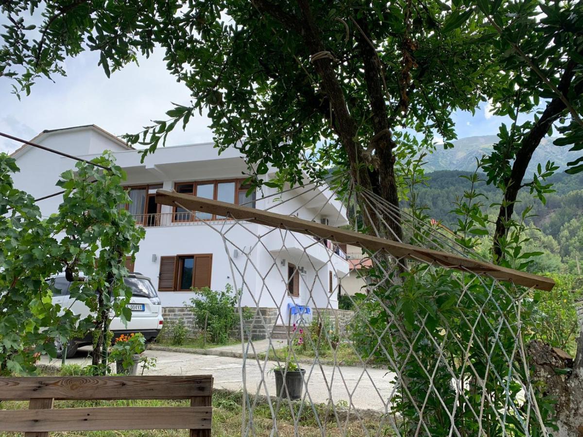 Guesthouse "Shtepia Ime" Përmet Exteriör bild
