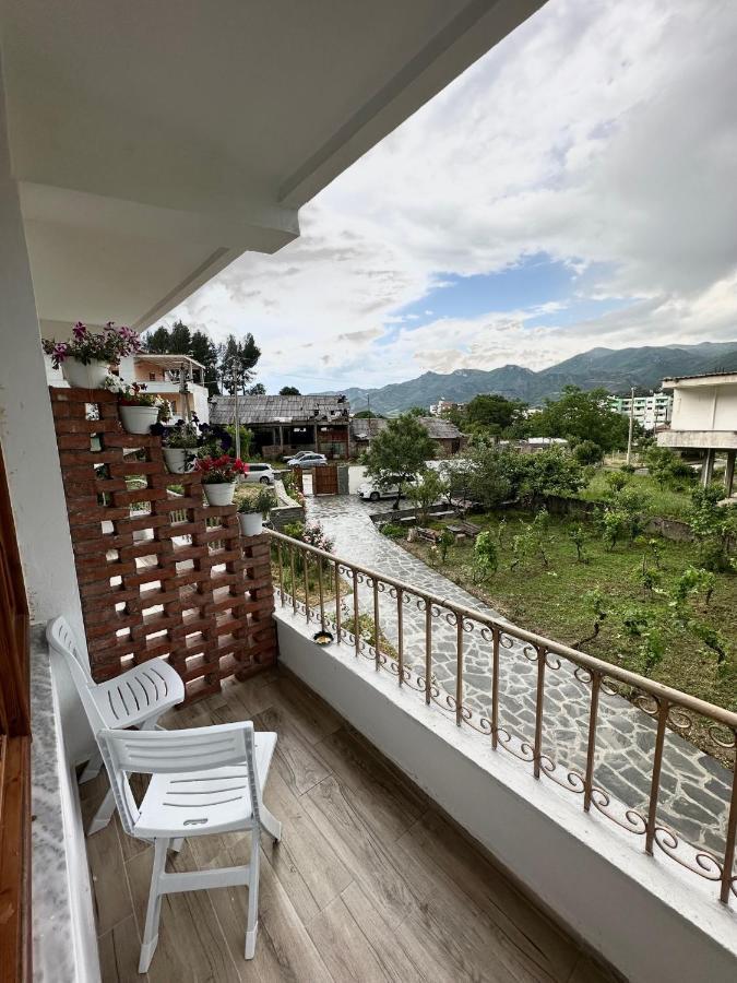Guesthouse "Shtepia Ime" Përmet Exteriör bild