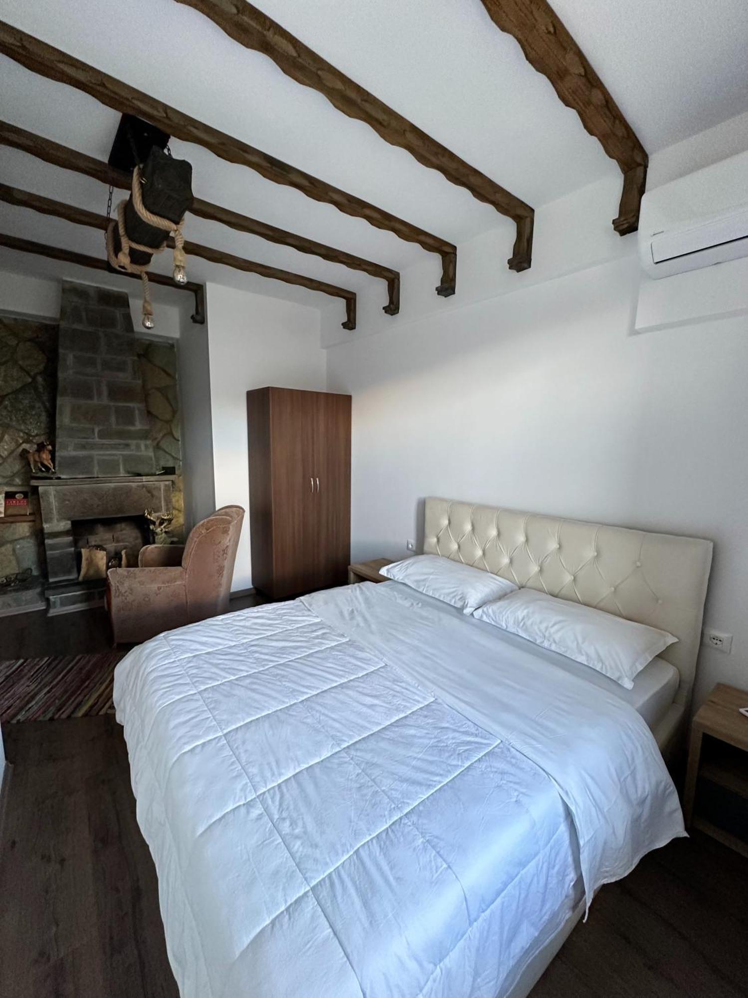 Guesthouse "Shtepia Ime" Përmet Exteriör bild